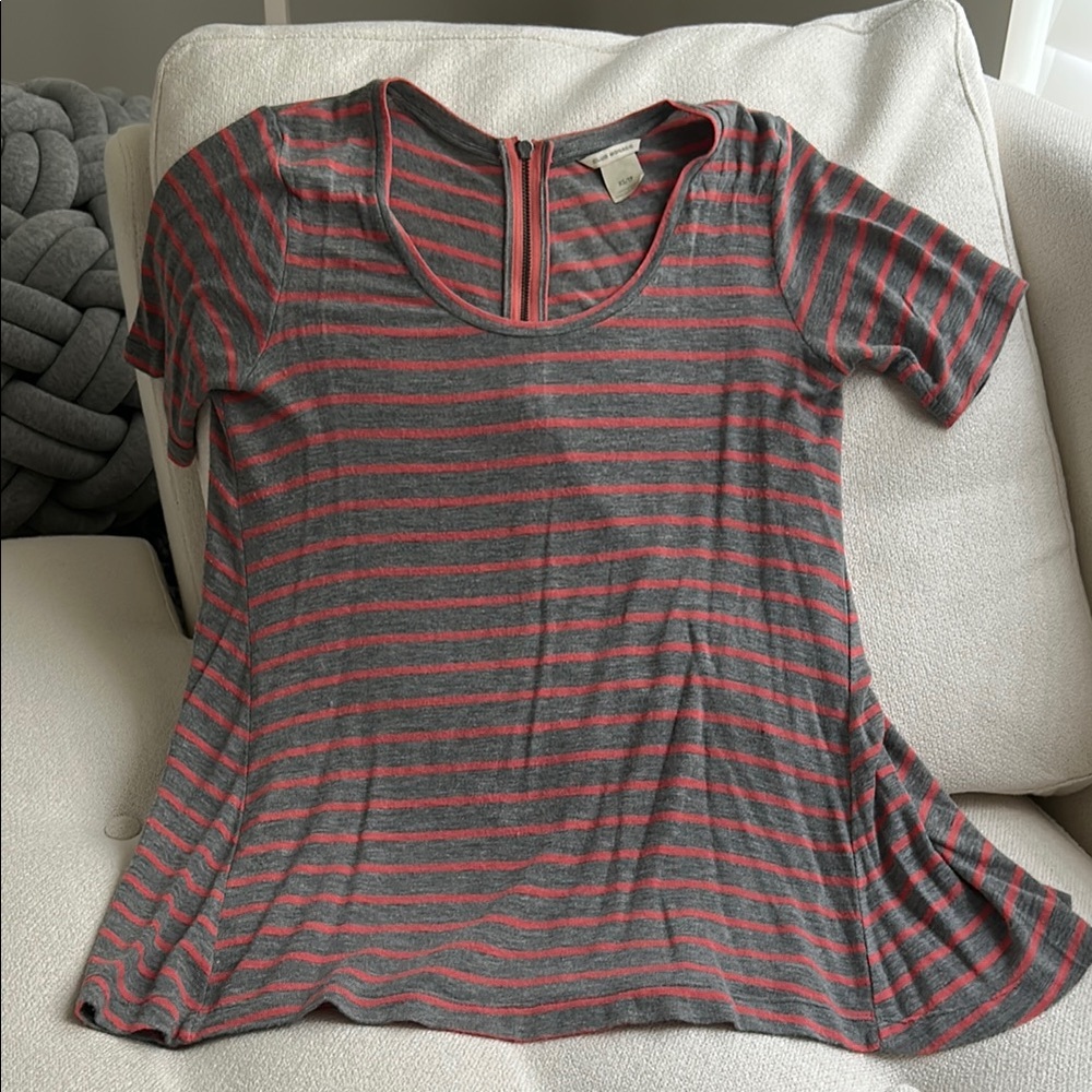 Club Monaco women’s grey pink stripe short sleeves soft top size XS
